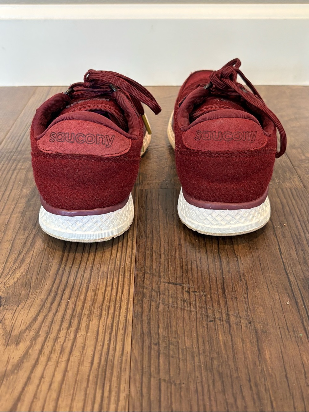 Saucony burgundy/maroon/white/gold Suede ‘Freedom Runners’ Athletic shoes size 8 - Picture 5 of 7